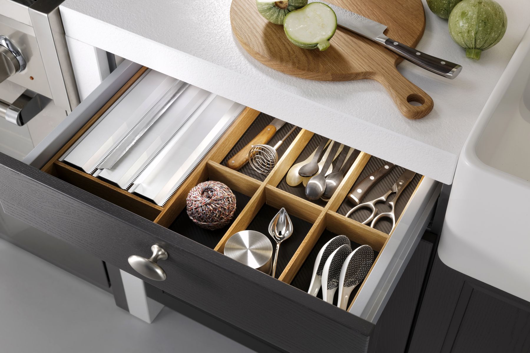 Kitchen drawer insert and hardware detail