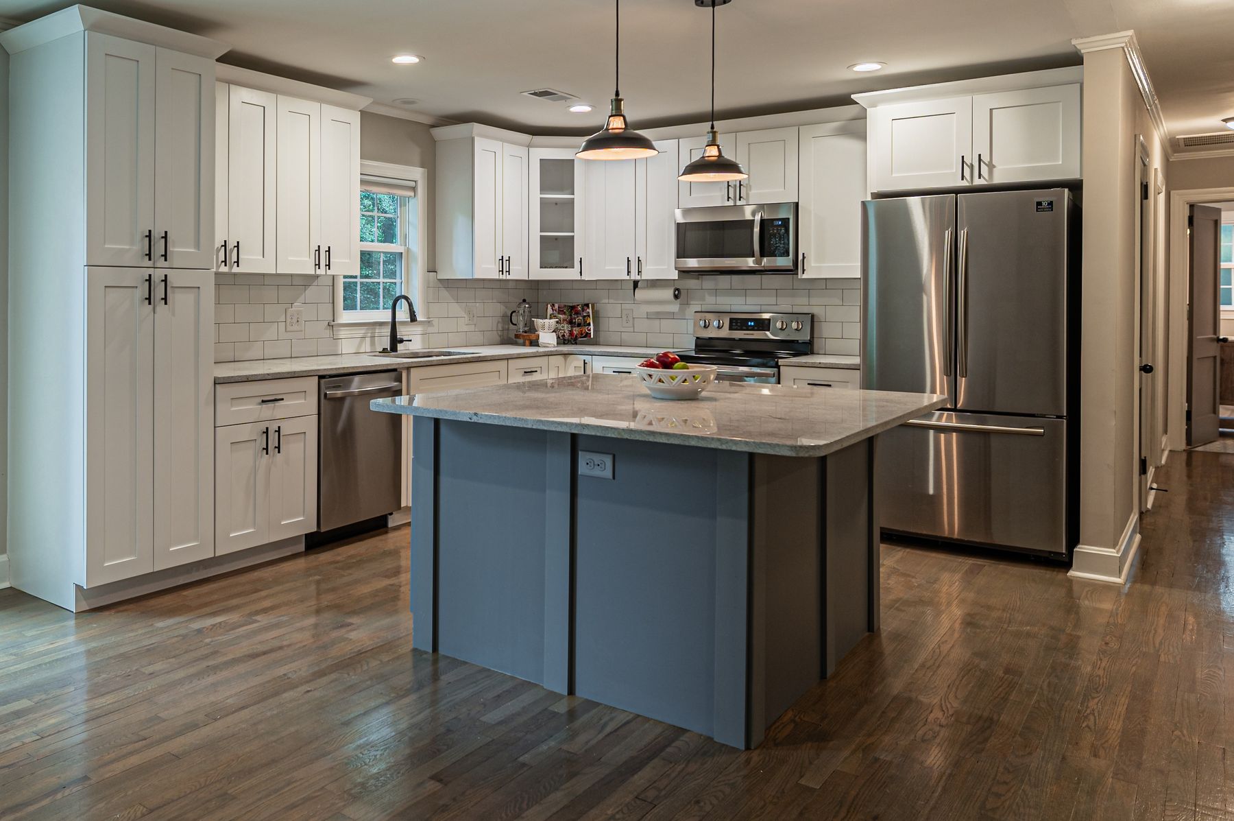 White shaker kitchen with gray island in Fort Walton Beach