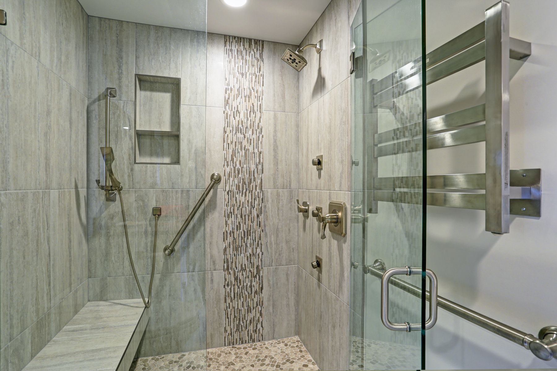 Walk-in shower with bench and mosaic strip