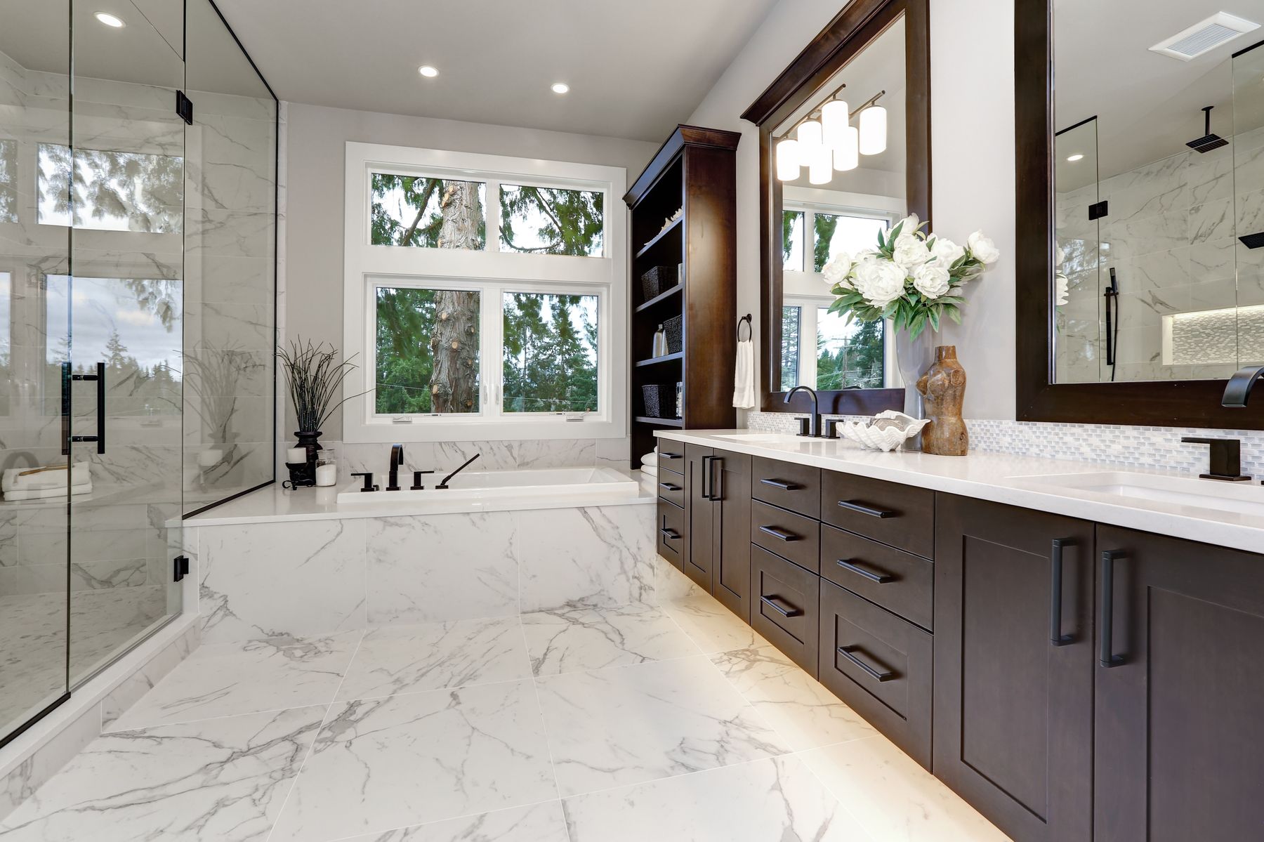 Large-format marble tile bath floor